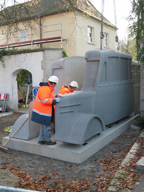 Aufstellen des Denkmal-Busses