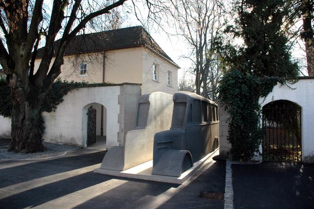 Denkmal-Bus in der Alten Pforte