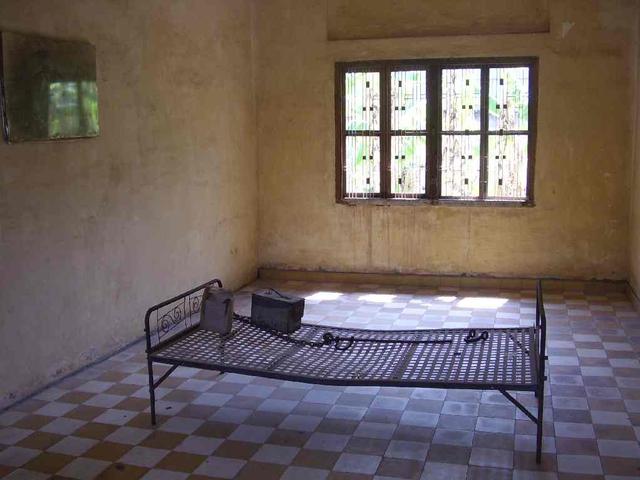 04_Tuol_Sleng_Gef__ngnis2.JPG